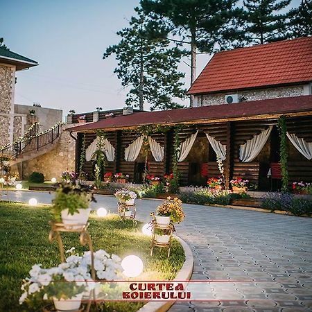 Curtea Boierului Hotel Peresecina Zewnętrze zdjęcie