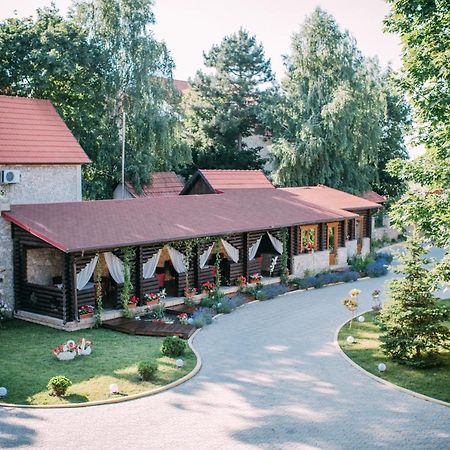 Curtea Boierului Hotel Peresecina Zewnętrze zdjęcie