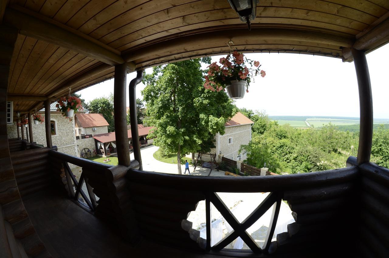 Curtea Boierului Hotel Peresecina Zewnętrze zdjęcie