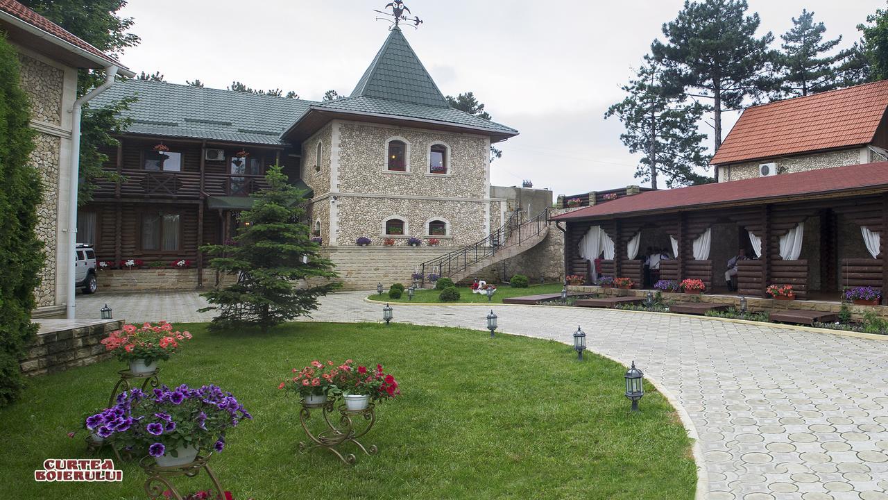 Curtea Boierului Hotel Peresecina Zewnętrze zdjęcie