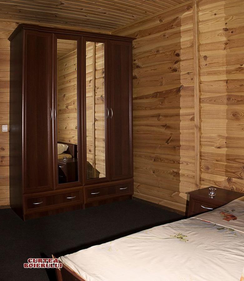 Curtea Boierului Hotel Peresecina Zewnętrze zdjęcie