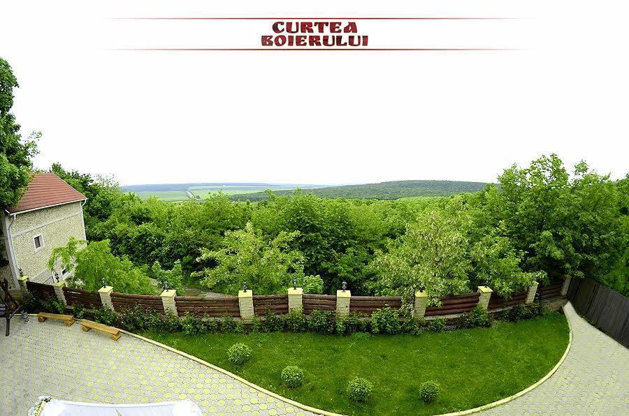 Curtea Boierului Hotel Peresecina Zewnętrze zdjęcie