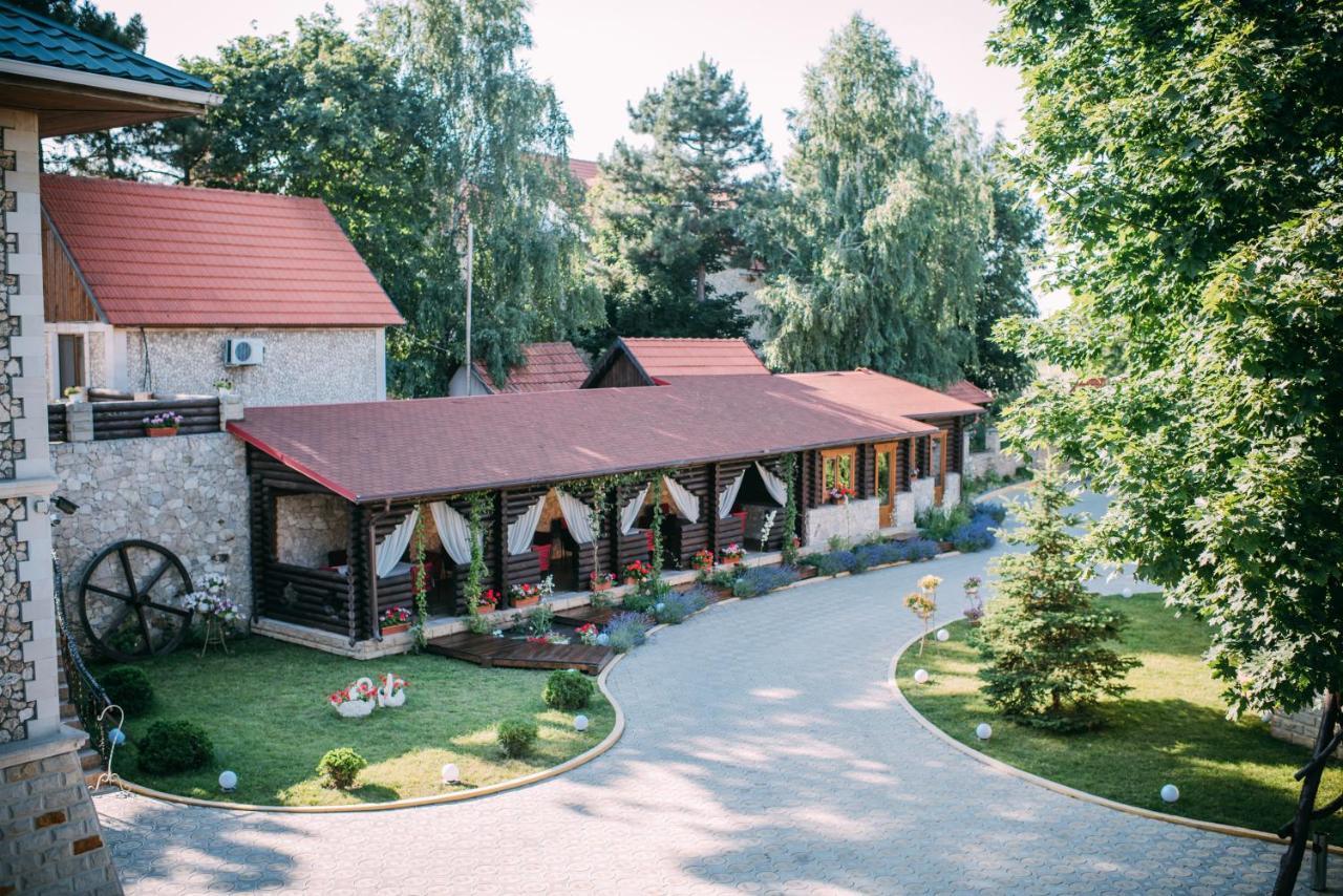 Curtea Boierului Hotel Peresecina Zewnętrze zdjęcie